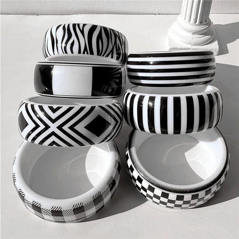 GRAPHIC Wide Bangle