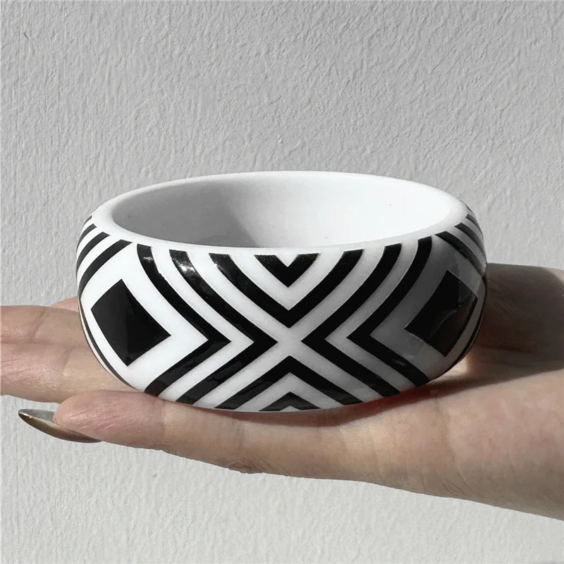 GRAPHIC Wide Bangle