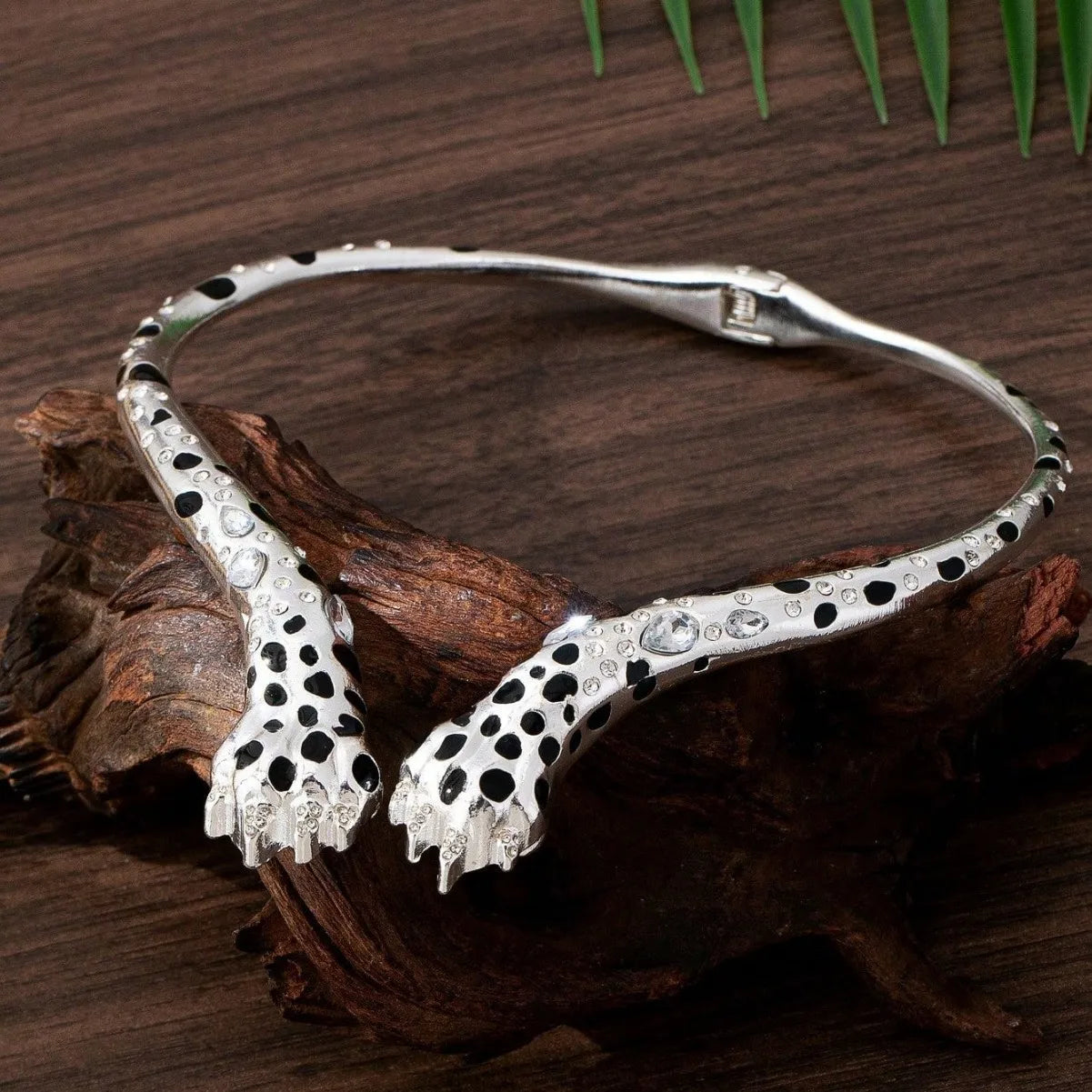 PROWL Collar Necklace