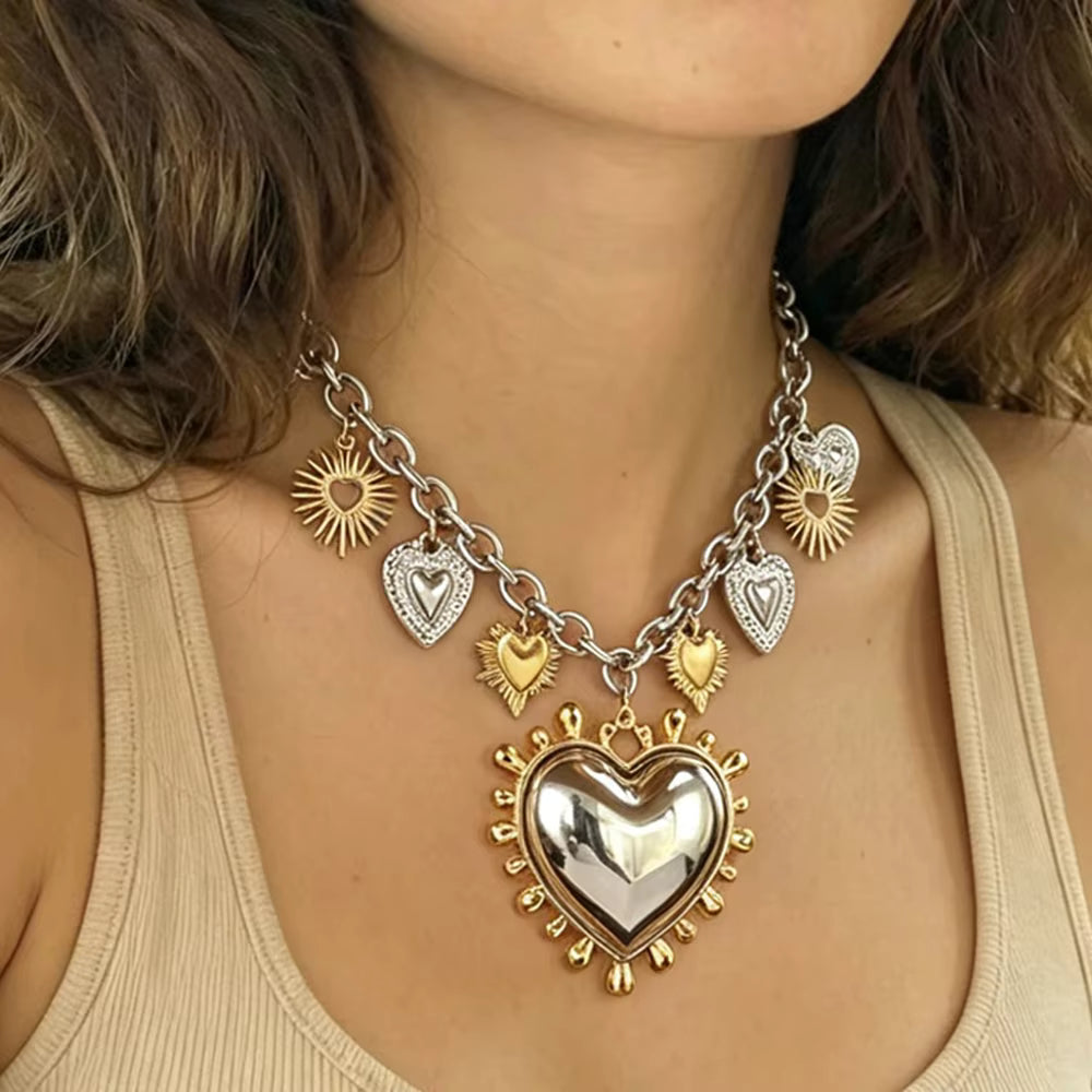 SACRÉ Heart Charm Necklace Imagen principal del producto