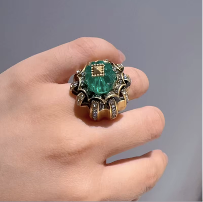 EMERALD EMPRESS Ring-ring-SAINT CHIC