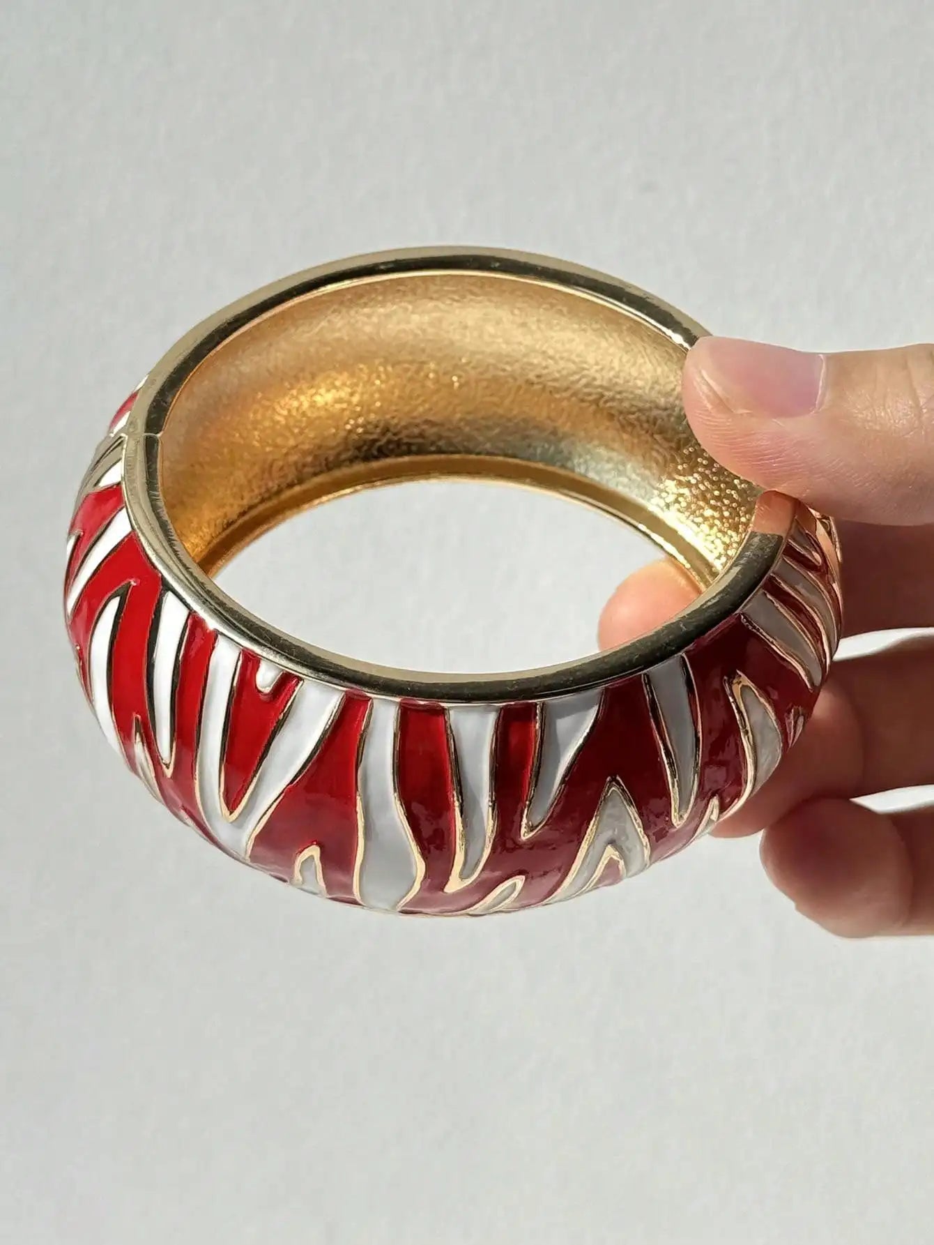 THE CREST Bangle Collection Secondary image